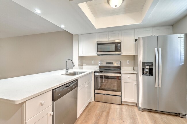 Building Photo - 2162 Bees Ferry Rd