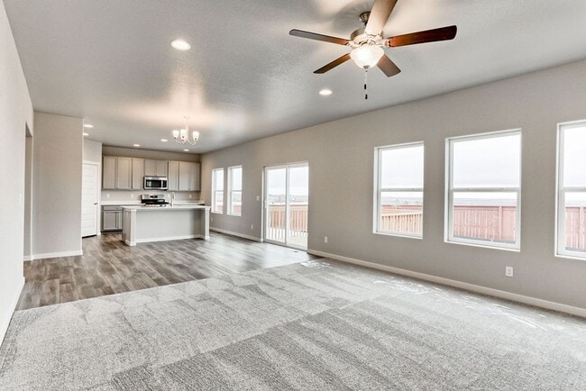 Building Photo - 3 Bedroom 3 Bath home in Raindance