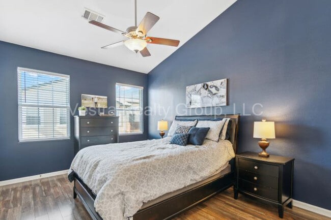 Building Photo - 3912 S Carson St