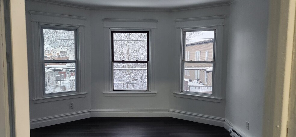 Building Photo - 203 Cooke St