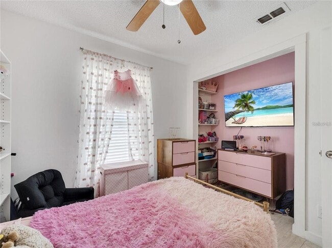 Building Photo - 4754 Lake Shore Dr