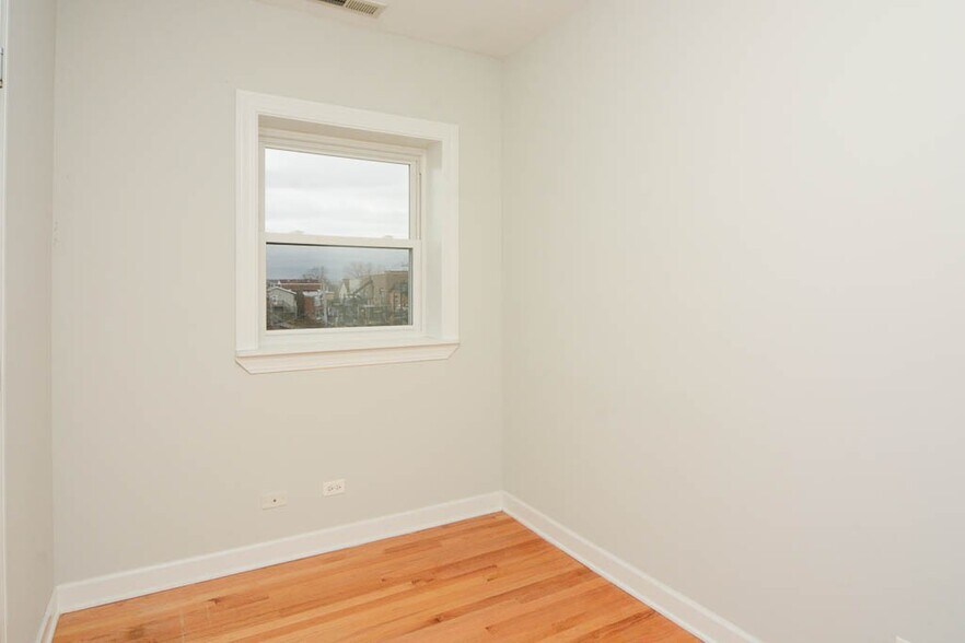 Building Photo - 3251 N Clifton Ave