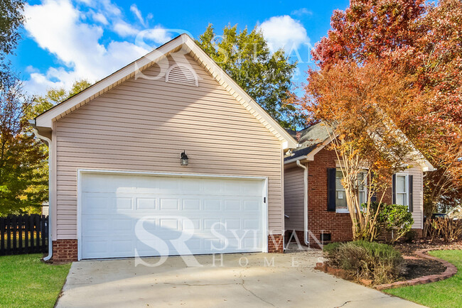 Building Photo - This lovely home is ready for your persona...