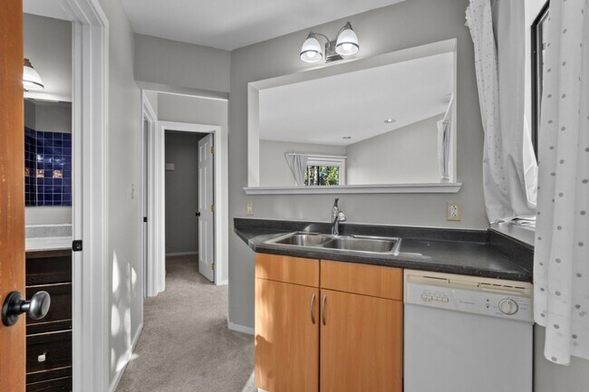Building Photo - 3Bd/2.5Ba Seattle House