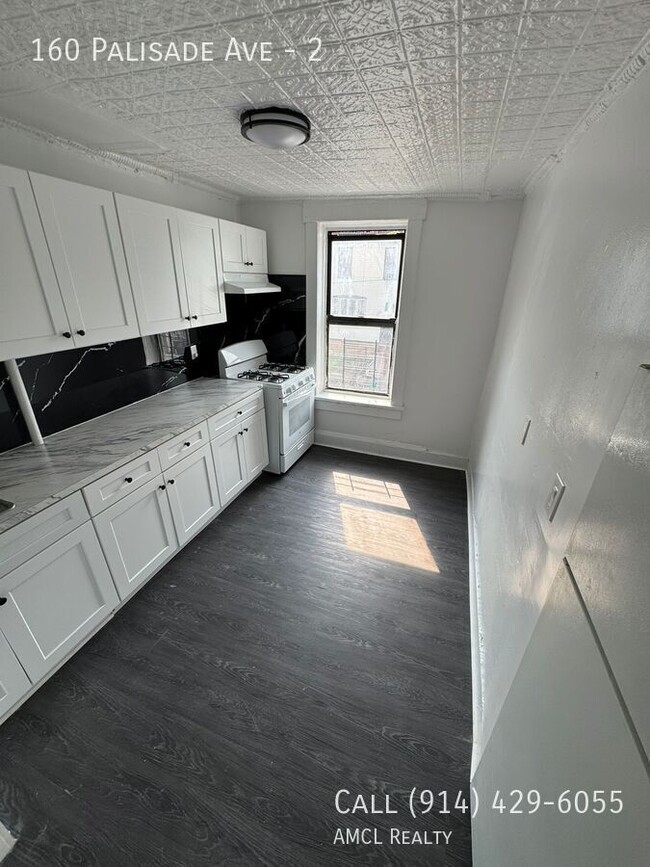 Building Photo - 160 Palisade Ave