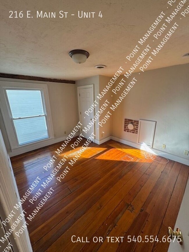 Building Photo - 216 E Main St