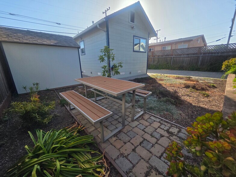 8. Outdoor dining - 7010 Rudsdale St