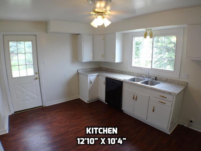 Building Photo - Three bedroom home excellent neighborhood