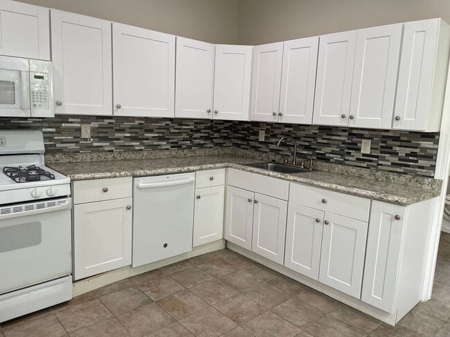 Building Photo - 701 Taylor Ave