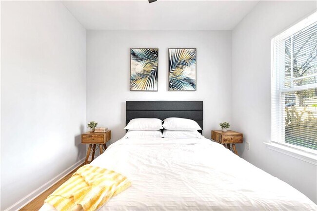 Building Photo - 56 Holly Rd NW