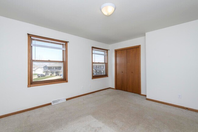 Building Photo - 208 Applewood Ln