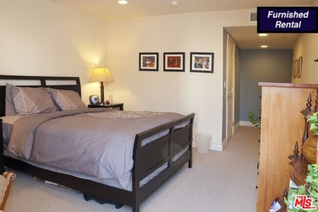 Building Photo - 1319 N Detroit St