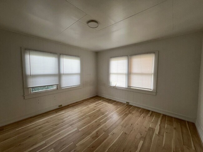 Building Photo - m3906k