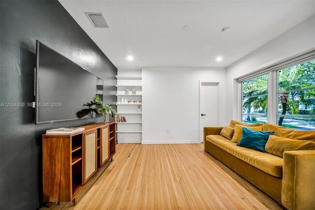 Building Photo - 1010 Placetas Ave