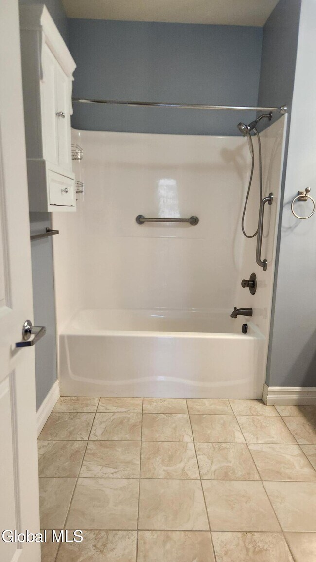 Building Photo - 8 Wall St