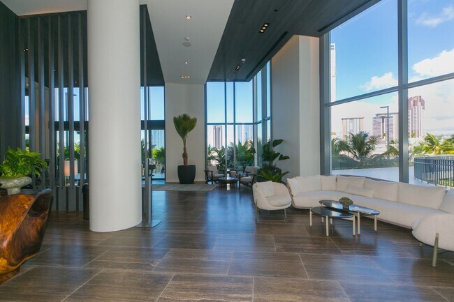 Building Photo - KOULA 2b2b1pkg Ready to Move In!