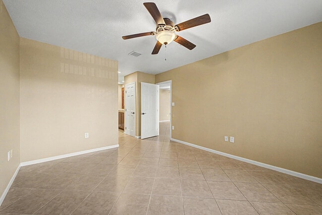 Building Photo - 4200 N Miller Rd