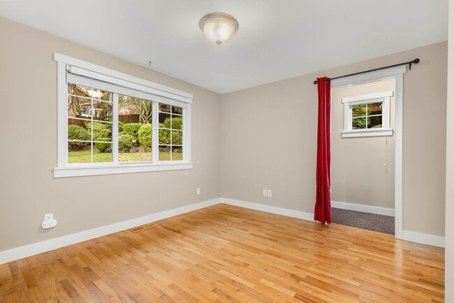 Building Photo - 1305 5th St