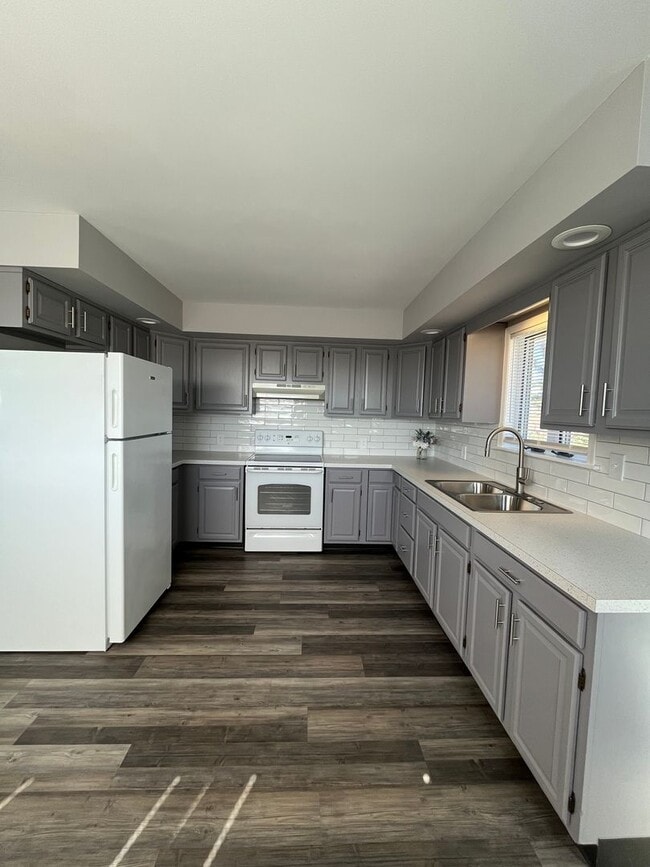 Building Photo - Spacious, bright and newly renovated 2nd-floor apartment available in Bath