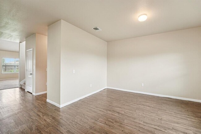 Building Photo - 223 Camellia Dr