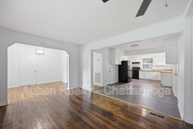 Building Photo - 3826 Kingwood Cir