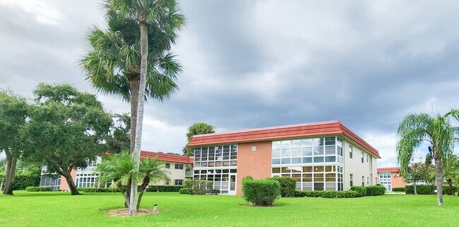 Building Photo - Coming Soon! Beautifully furnished 1 bedroom 1.5 bath condo