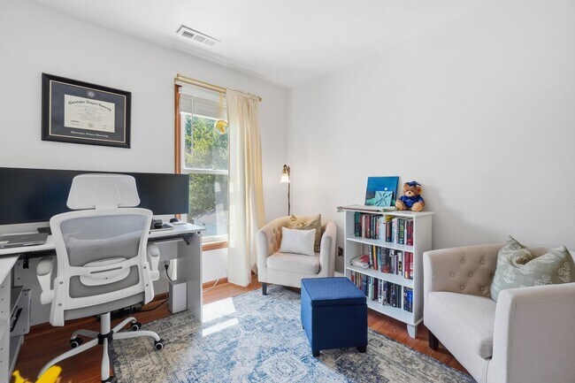 Building Photo - A gem in Knells Ridge!