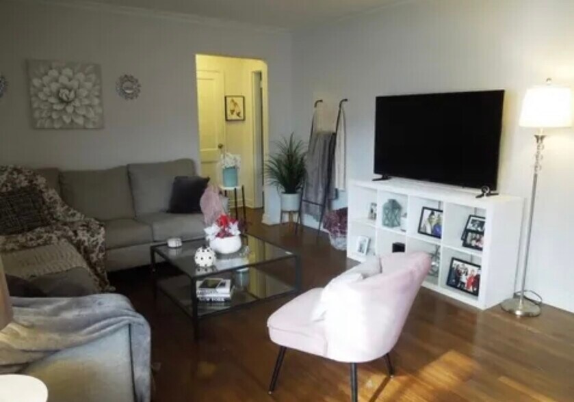 Building Photo - 21 Troy Dr