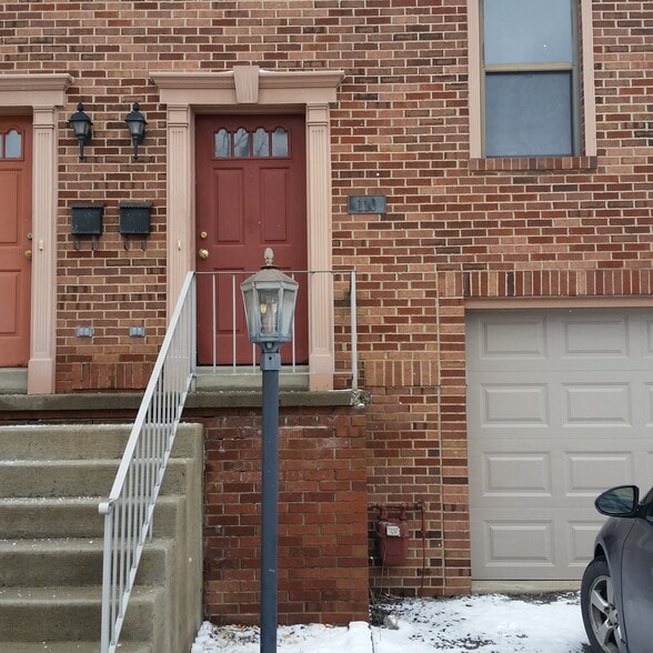 Building Photo - 548 W New Castle St