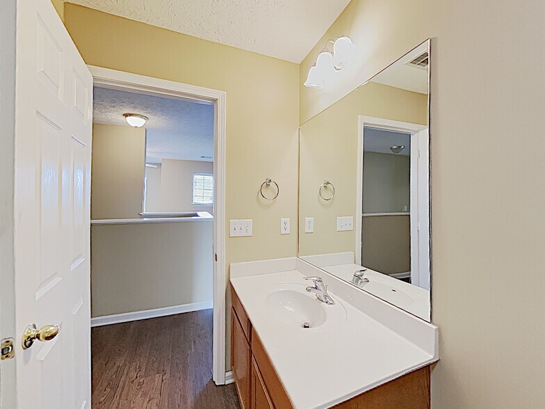 Building Photo - 158 Vintage Cir