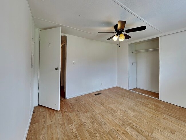 Building Photo - 804 Weeping Willow Ave