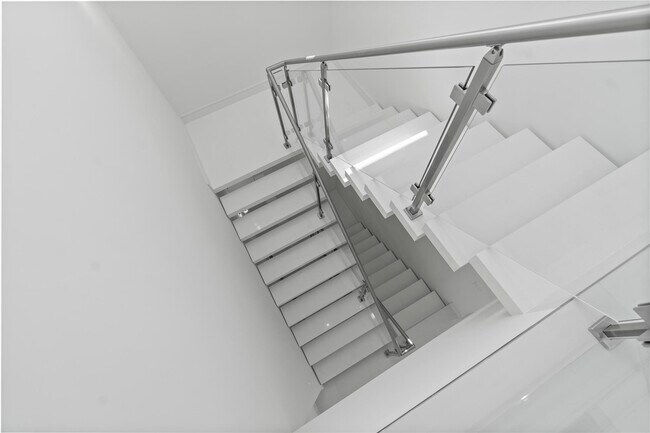 Building Photo - 221 Shore Ct