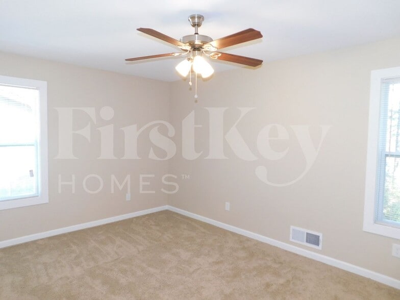 Building Photo - 2432 Northbrook Rd