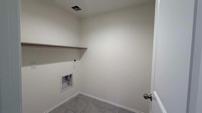 Building Photo - 4711 Forest Hurst Glen