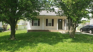 Building Photo - Cute and cozy on dead end street! Close to...