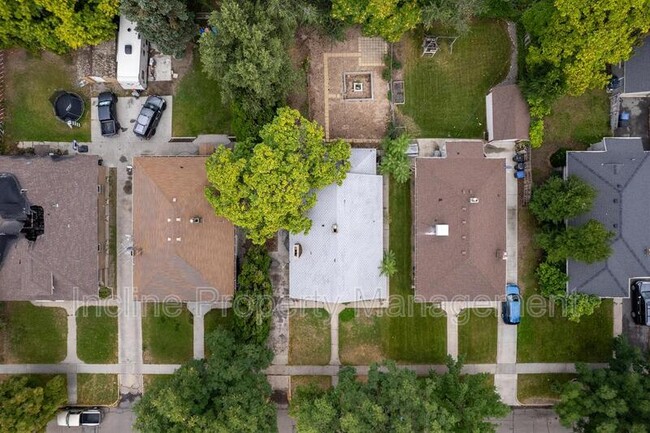 Building Photo - 457 E 100 S St