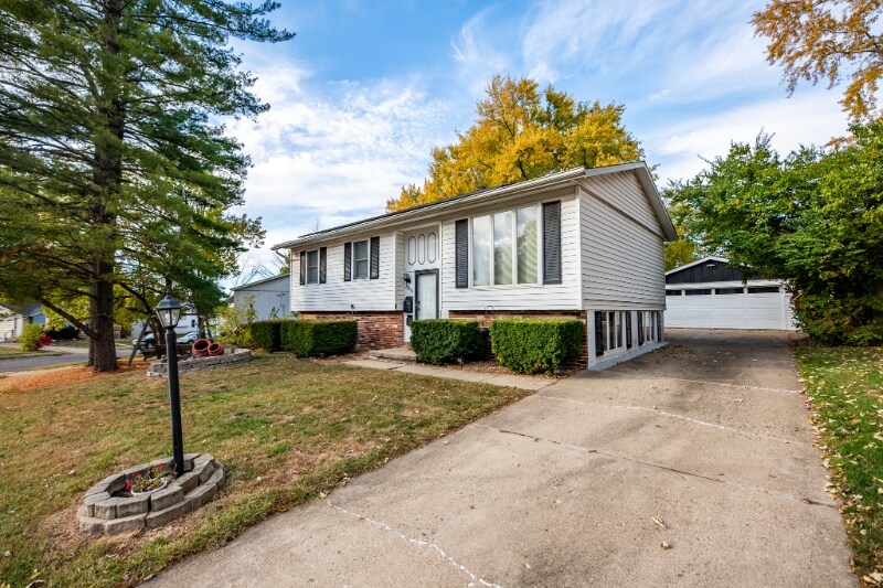 Building Photo - 3819 W Warwick Dr