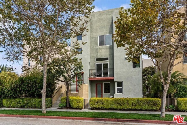 Building Photo - 13027 Bluff Creek Dr