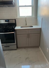 Building Photo - 10 Farley Ave