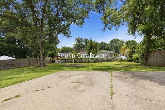 Building Photo - 309 Cathy Jo Dr
