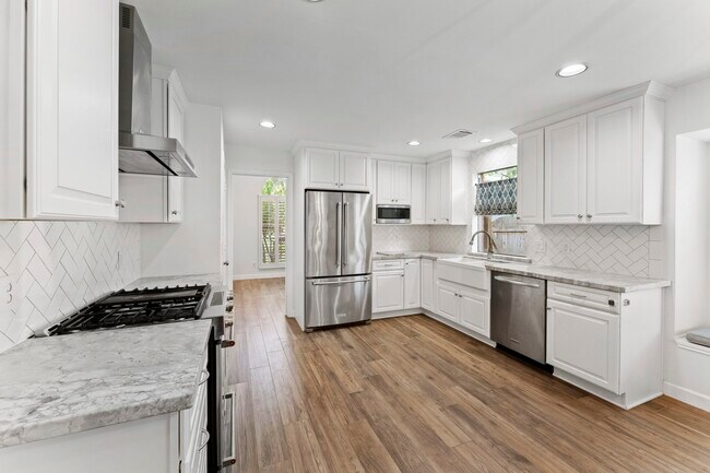 Building Photo - 34 Evening Song Ct