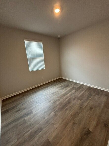 Building Photo - 416 Lauren Ln