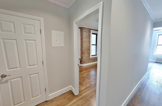 Building Photo - 336 E 18th St