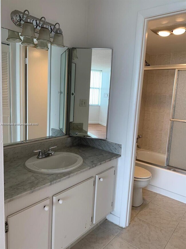 Building Photo - 1200 NE Miami Gardens Dr