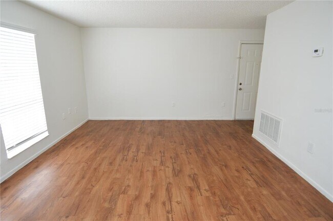 Building Photo - 8425 Cerro Cir