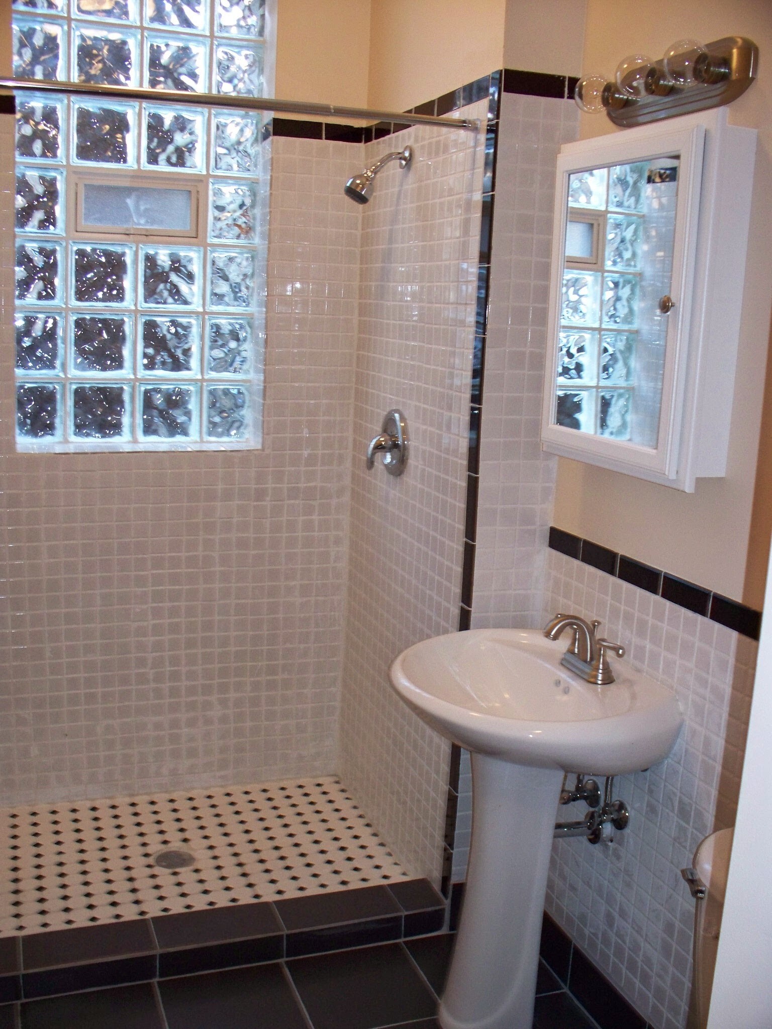 bath - 5121 S Ingleside Ave