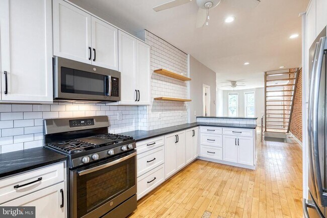 Building Photo - 632 E Fort Ave