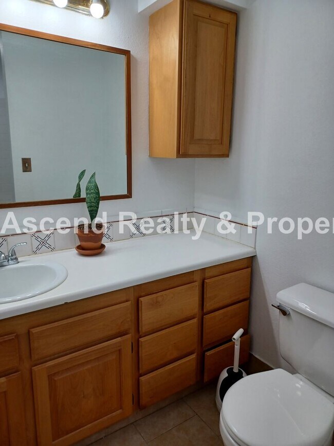 Building Photo - Remodeled Ranch on CuldeSac Large Fenced B...