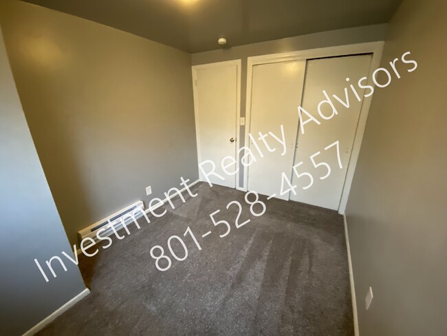 Building Photo - Two-Bedroom Apartment Near Liberty Park!