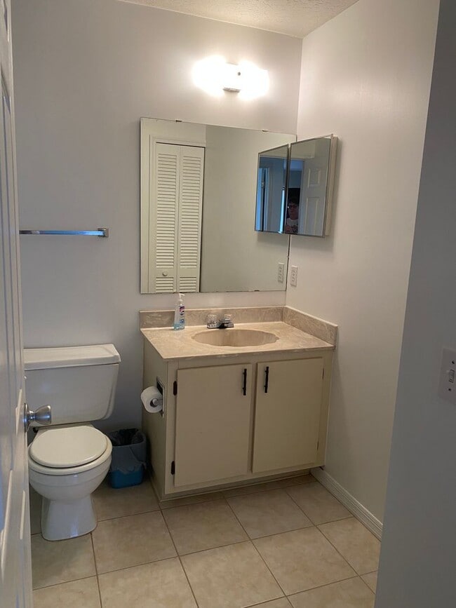 Building Photo - SPACIOUS, FIRST FLOOR CONDO WITH BIG FENCED IN PATIO IN THE LOVELY COMMUNITY OF QUAIL RIDGE!